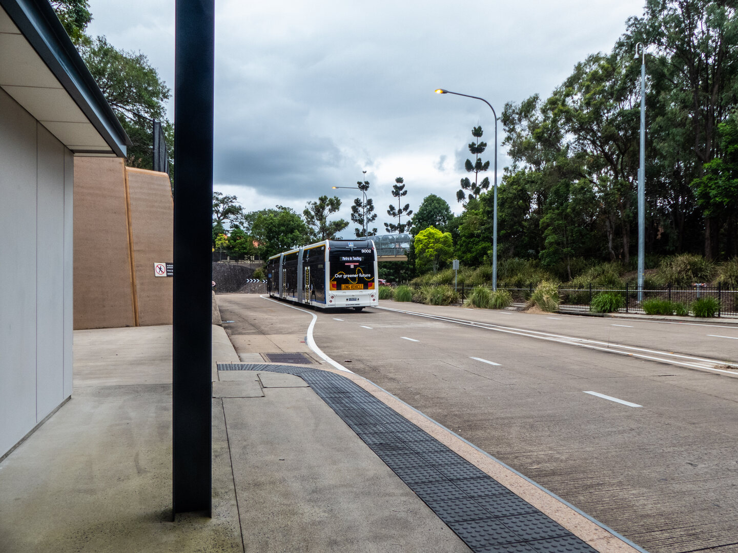 Brisbane Metro bus departing Herston busway station